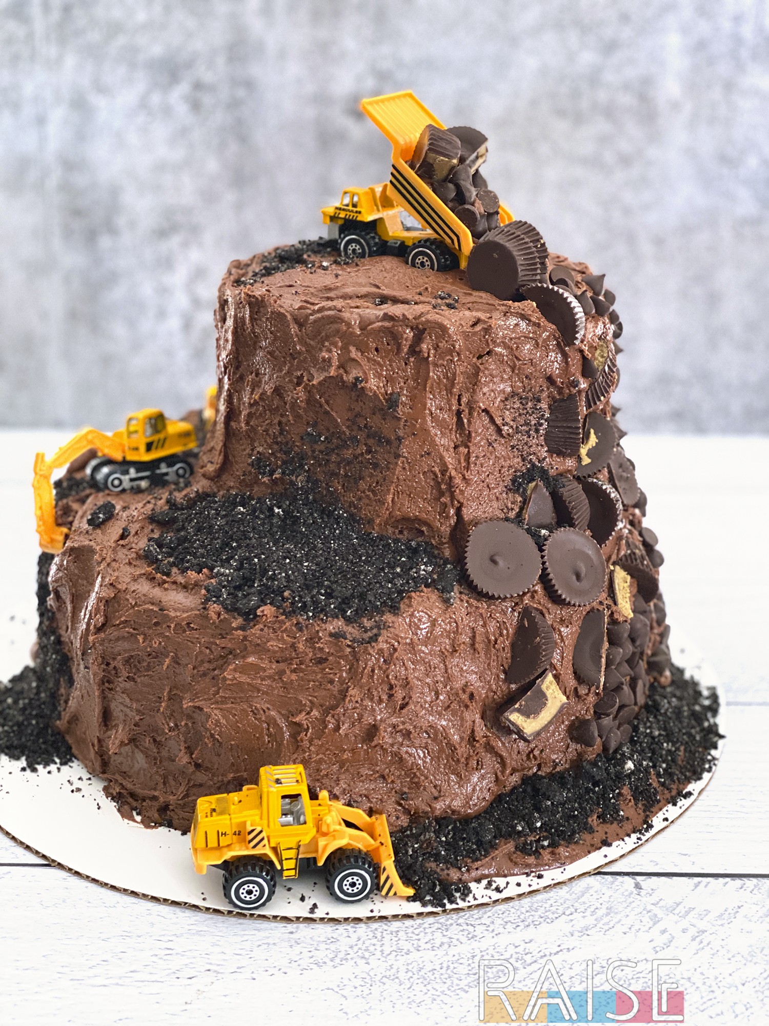 Truck cake for kiddo's 2nd Birthday! Vanilla Cake with Chocolate Swiss  Meringue, Ganache drip, and cookie crumb for dirt! : r/cakedecorating